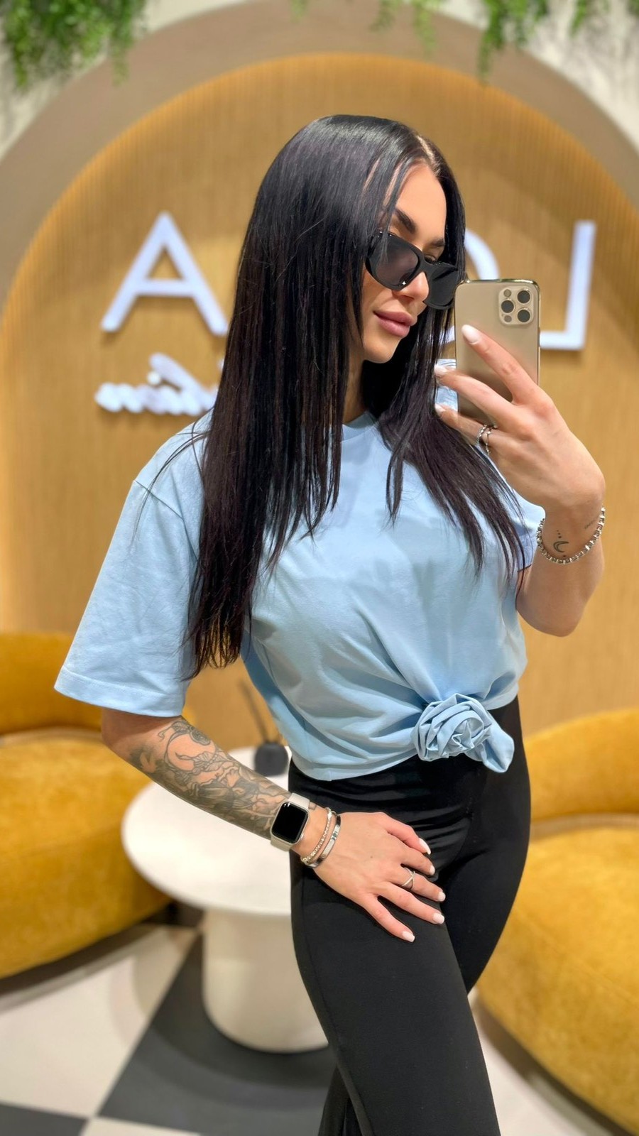 Bluzka Niebieska z dopinaną różą