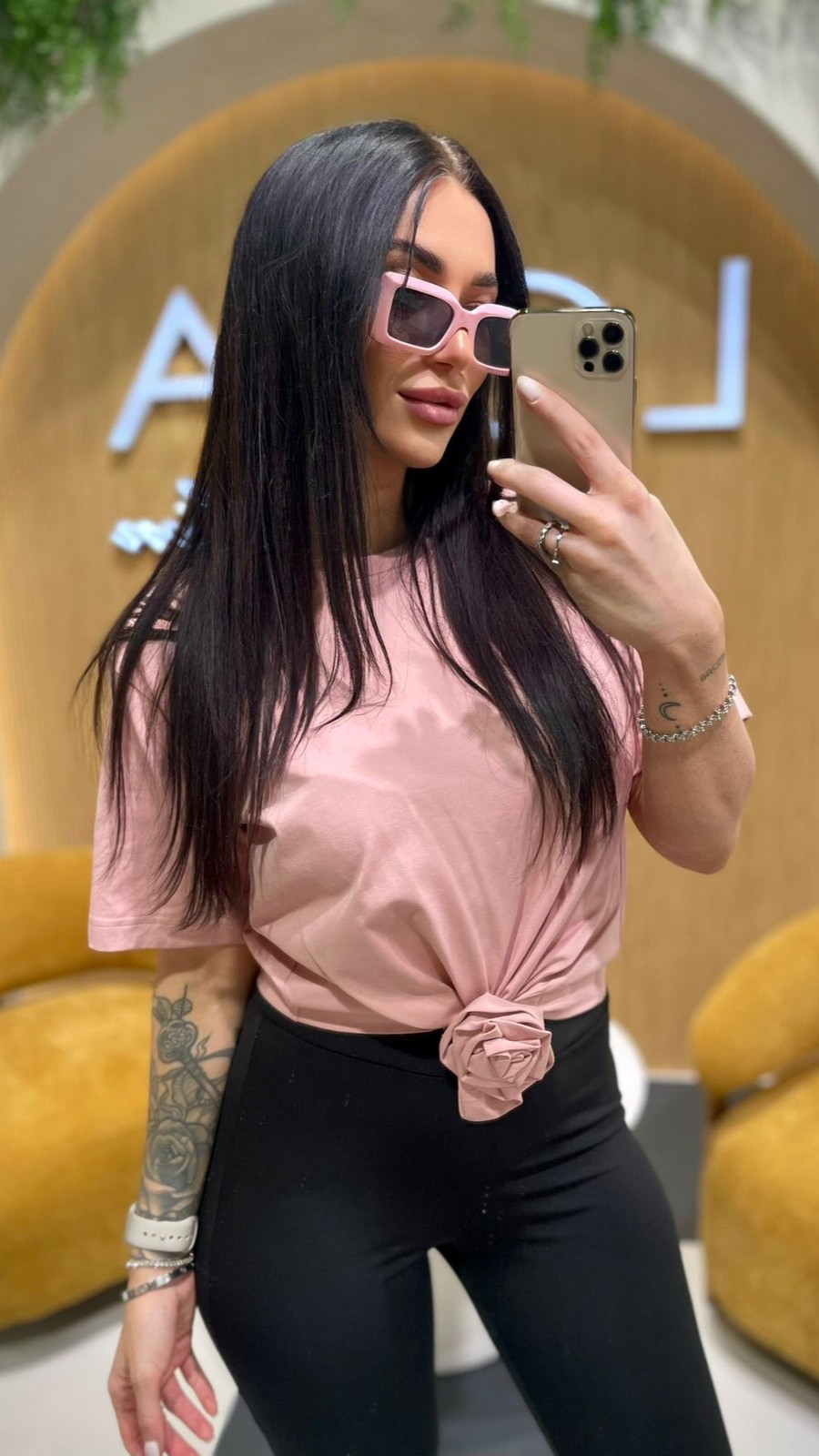 Bluzka Różowa z dopinaną różą